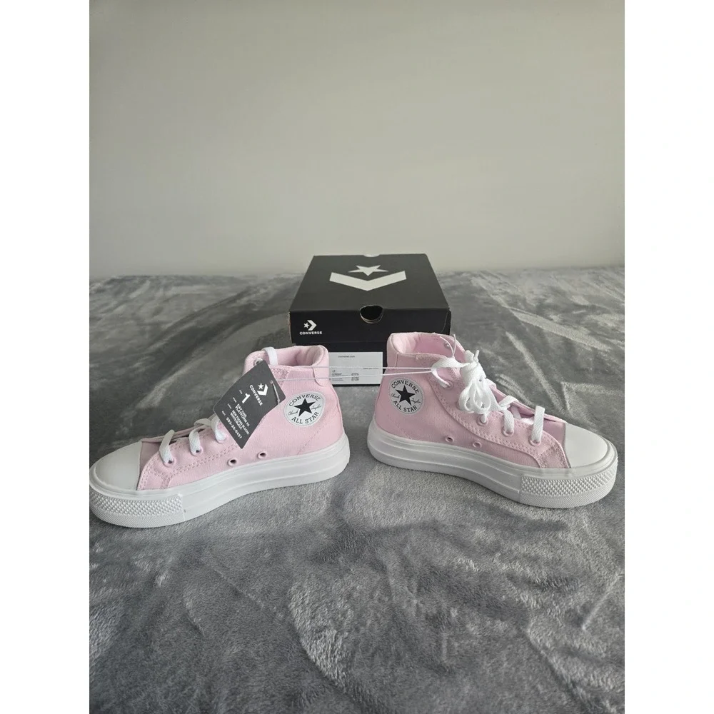 Converse trendy casual stability